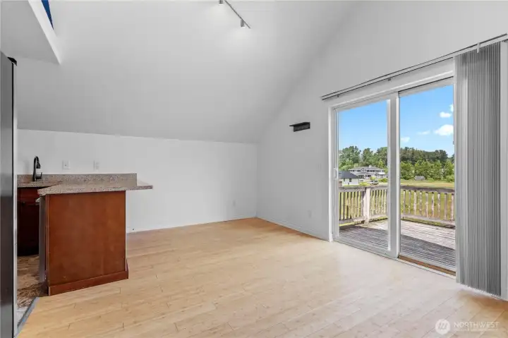 ADU (Studio apartment with private access)