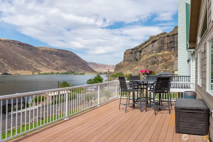 Large deck to take in the stunning views!
