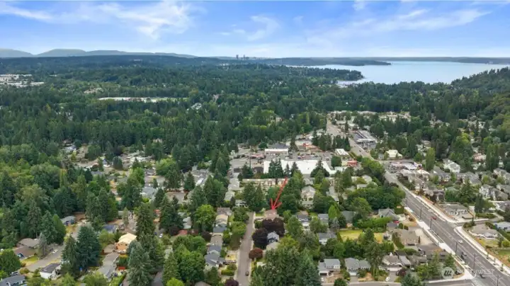 Home is located in close proximity to shopping, restaurants, parks and other Kirkland ammenities.