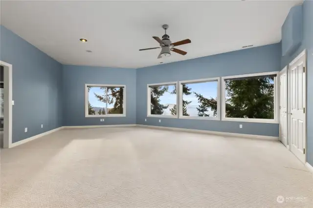 The upstairs bonus room is spacious with plenty or room for a pool table, ping pong, and more
