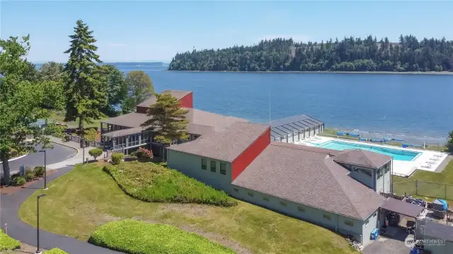 North Bay Port Ludlow has an abundance of amenities. The HOA includes a clubhouse with gym, indoor/outdoor swimming pools,  hot tub, saunas, dressing rooms, showers, as well as miles of hiking trails, club. Golf and marina are available at additional cost.