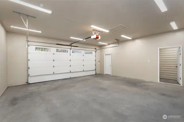 Main Level garage!