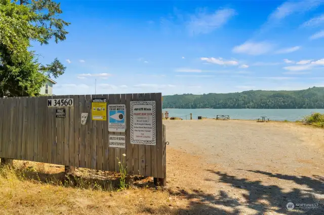 But that's not all! There is also SALT water access to Hood Canal