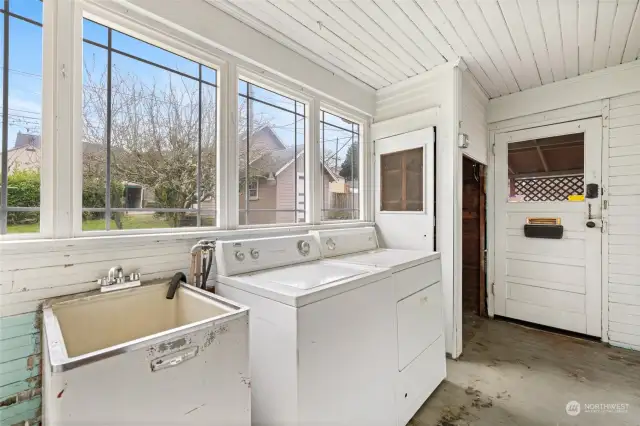 Laundry room/utulity with back door to yard.