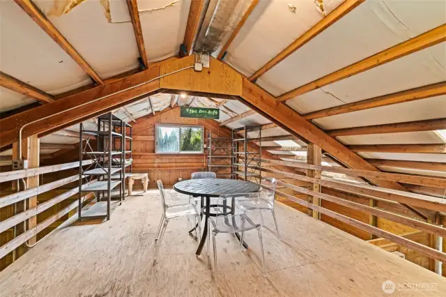 A flexible upstairs layout perfect for work, relaxation, or creative use—your choice!