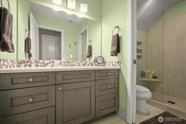 Shared Bathroom 2nd floor