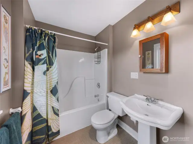 Upstairs full bathroom