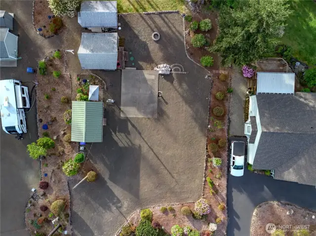 Buildable lot with bathroom and laundry and 'she shed'!