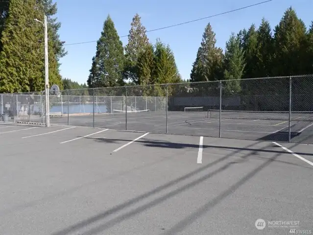 Sports courts - free equipment rental at the pro shop!