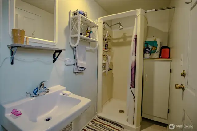 3/4 bathroom with new tile flooring