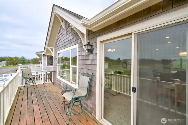 Upper floor North facing deck with ocean view
