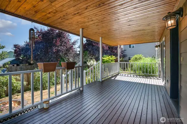 Enjoy indoor/outdoor living and all the best Pacific NW lifestyle!