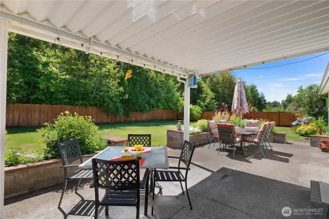 Covered patio or sun dining - your choice