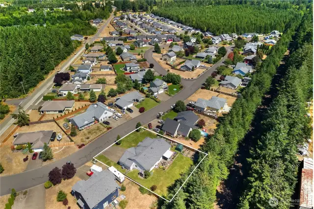 Lovely neighborhood, not too big and in the city limits!