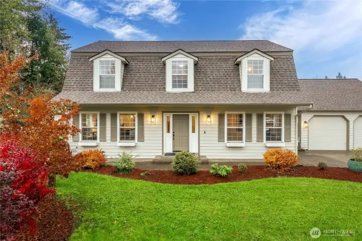 Beautiful colonial 2 story