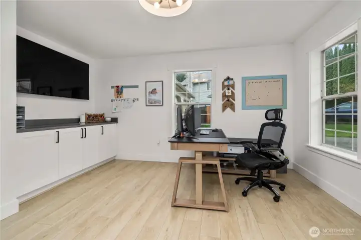 To the right you will find this office/gym/library/playroom. So many possibilities!