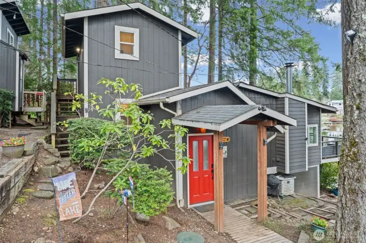 Front door/Main entry