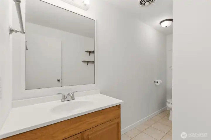 Shared full bathroom