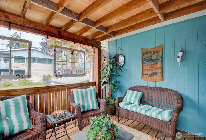 Beachy lower patio/ entry