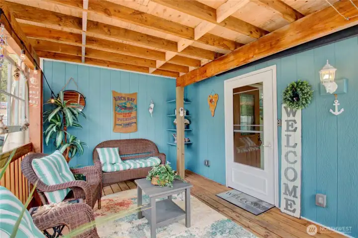 Beachy lower patio/ entry