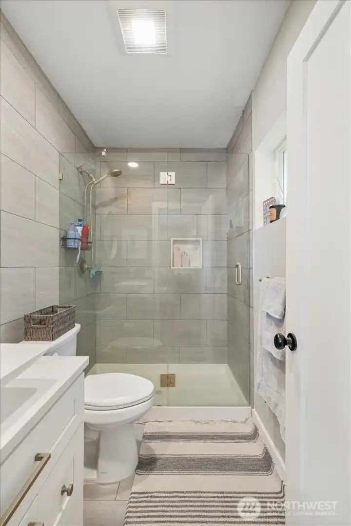 Beautiful spa-like primary ensuite bath