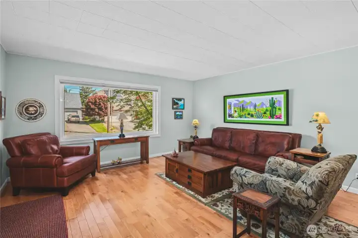 Living Room with Hardwood Oak Flooring