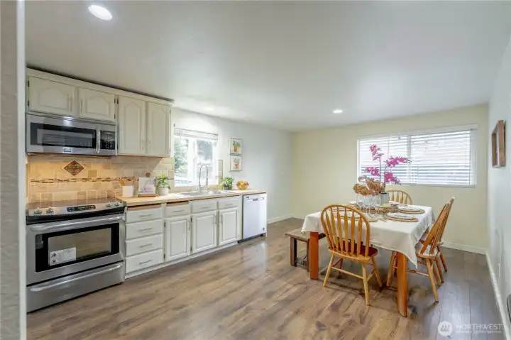BIG Dine In Kitchen