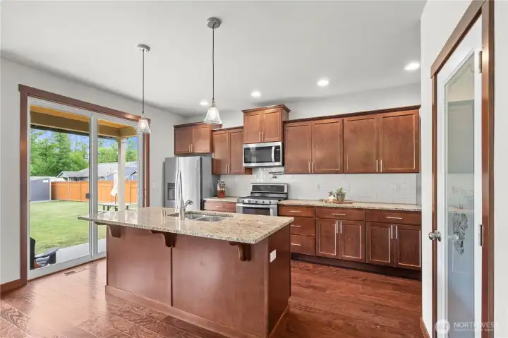 Large kitchen designed for entertaining in move-in ready Snohomish County home Large kitchen designed for entertaining in move-in ready Snohomish County home