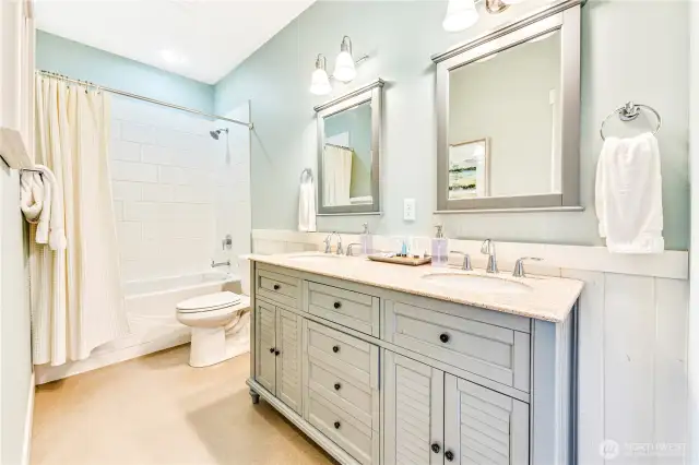 Upper level bath