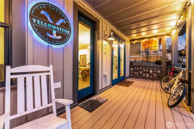Oversized wraparound deck