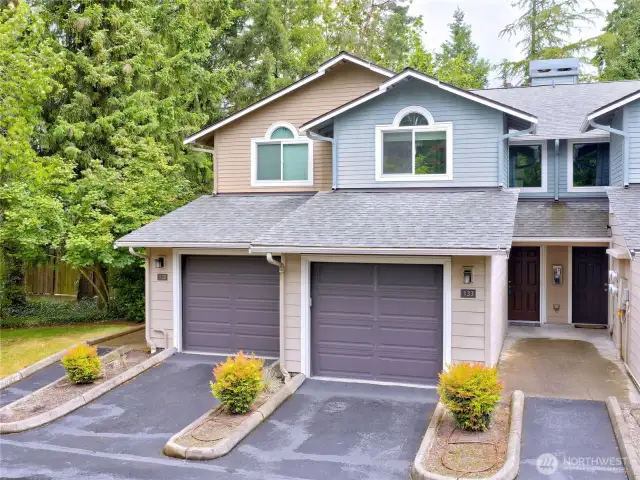 Townhouse style condo with garage