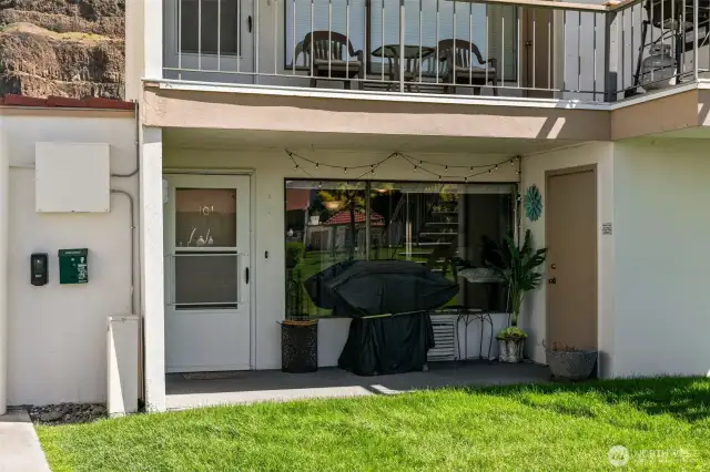 Rare Ground Floor Corner Unit, Vast Views