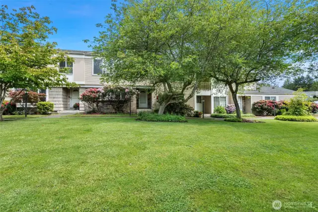 HOA dues cover exterior maintenance including landscaping, roof and siding
