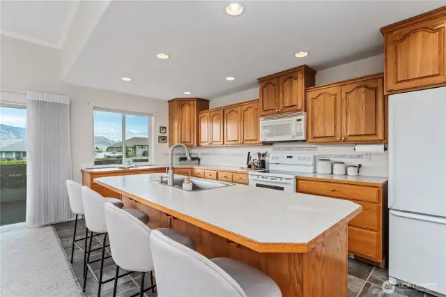 Open kitchen with eating bar
