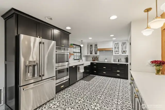 Meticulous Kitchen flow.