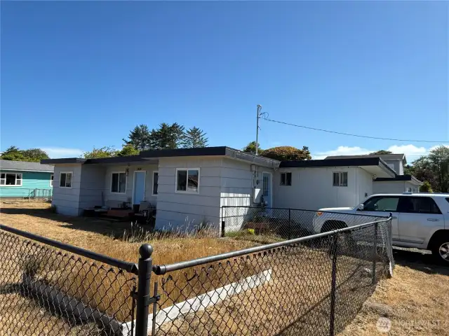 North side yard showing backyards to units