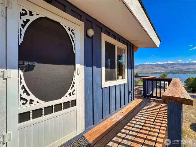 Welcome to your Lake Osoyoos retreat!