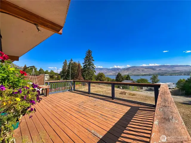 366sf deck is the perfect spot for morning coffee & evening 'winedown' time!