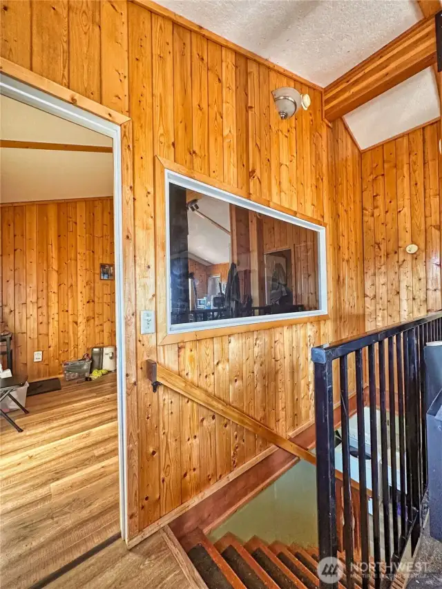 Open stairwell to walkout basement