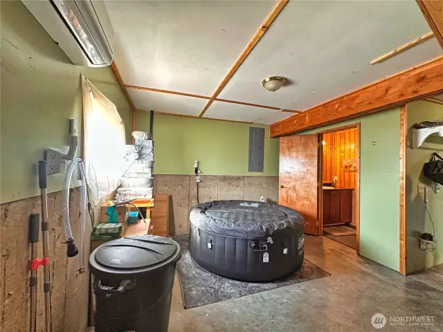Bonus room with view to 3/4 Bathroom