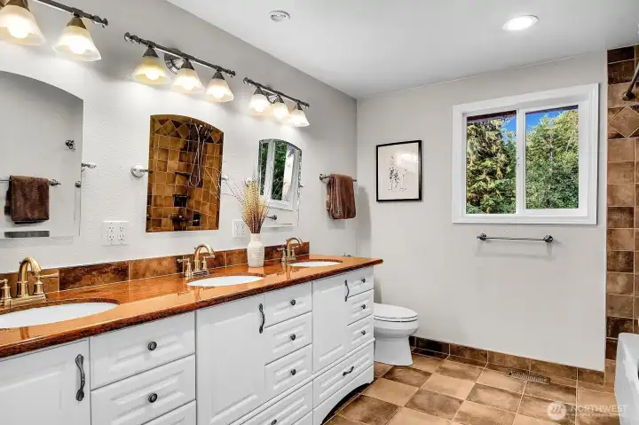 And the shared bathroom was designed with 3 sinks and 3 mirrors.