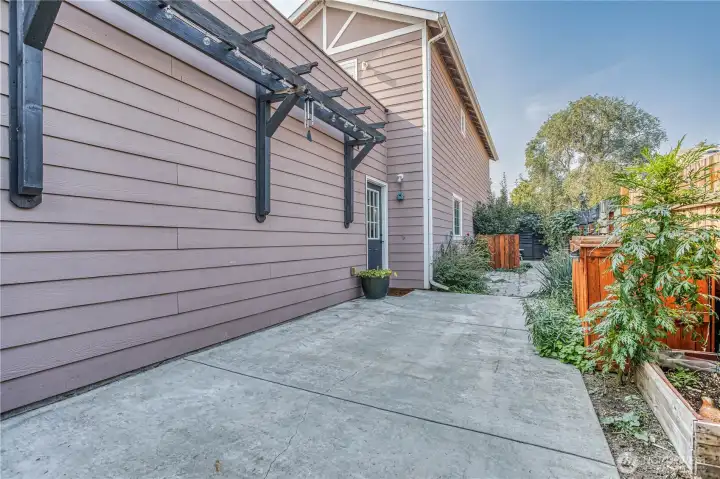 Side patio