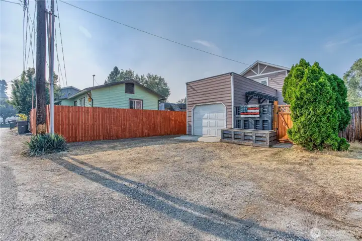 Lots of alley parking