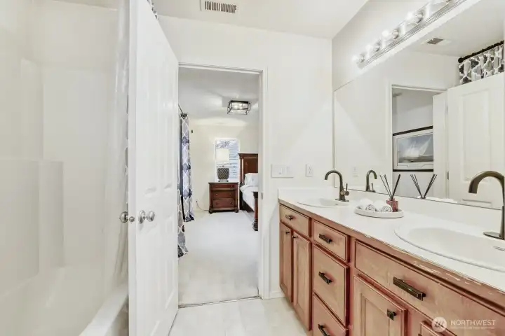 primary bedroom bath