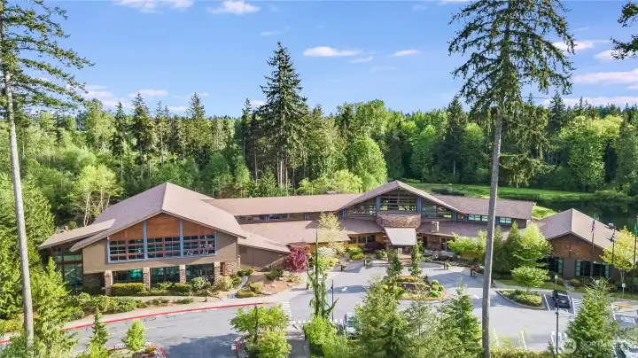 The social hub of Trilogy is the 32,000 sg ft Cascade Clubhouse. Lodge style and gorgeous, this is where the fun happens!