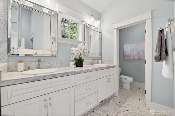 Spa like 5-piece primary bathroom