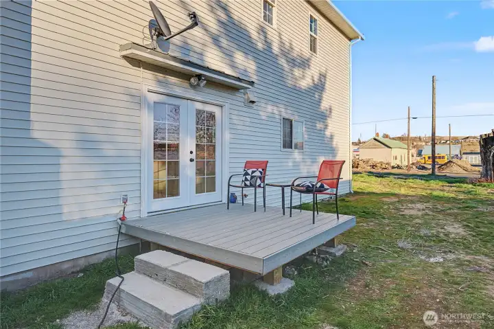 Start your morning with a steaming cup of coffee on this quiet, peaceful deck. Enjoy breath taking scenic views .