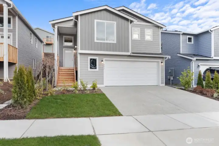 Photographs are for illustrative purposes only. Features, finishes, interior/exterior colors, landscaping and floorplan shown may vary from actual homes built