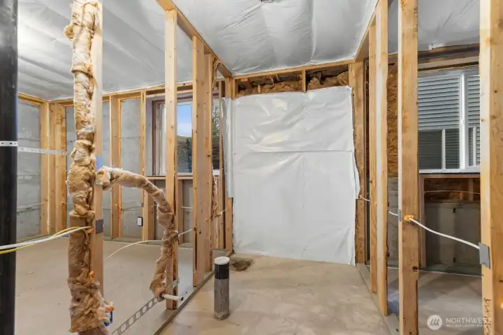 Photographs are for illustrative purposes only. Features, finishes, interior/exterior colors, landscaping and floorplan shown may vary from actual homes built