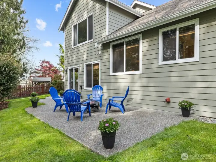 Gather around the firepit with friends and loved ones.